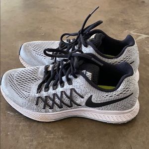 Nike Pegasus Zoom  32 Shoe (4.5Y)